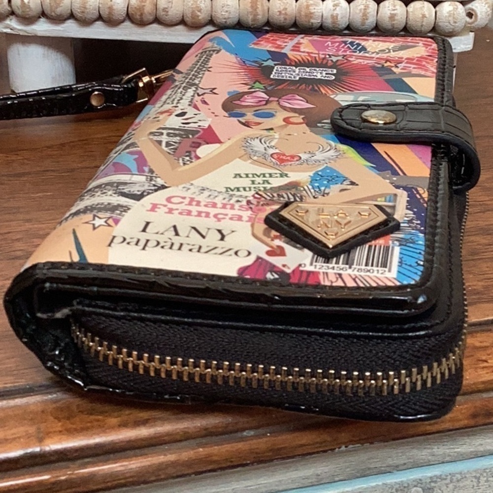 LANY paparazzo wallet/wristlet - Picture 6 of 16